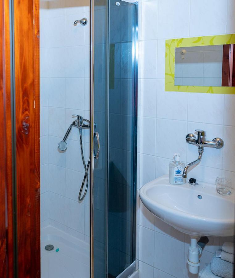 2- Izbovy Apartman Kajka V Penzion Trstená 外观 照片